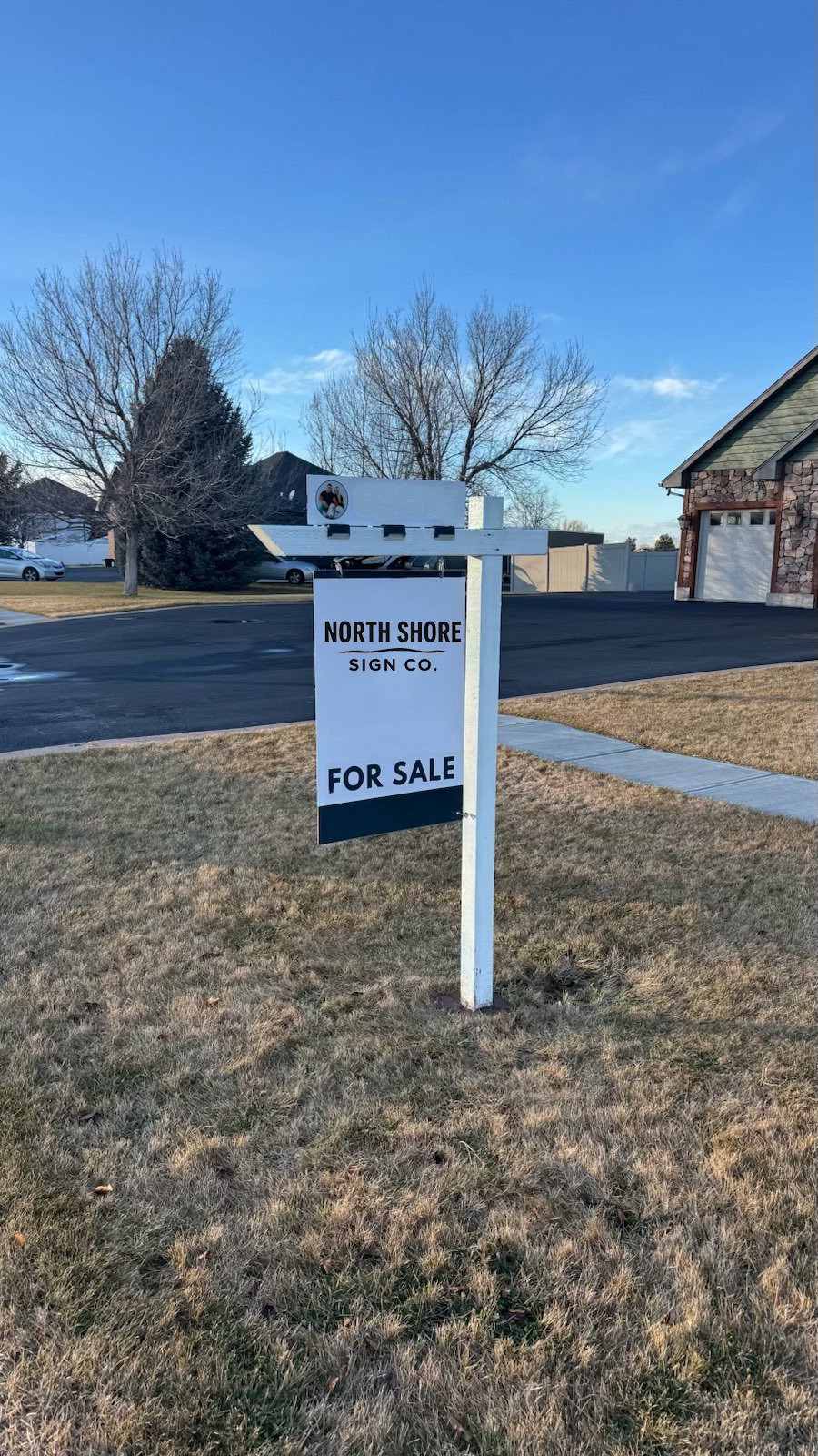 Custom colored signpost